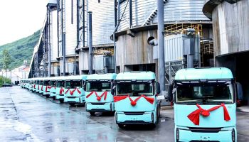 協(xié)同作戰(zhàn)譜新篇，助力客戶新發(fā)展